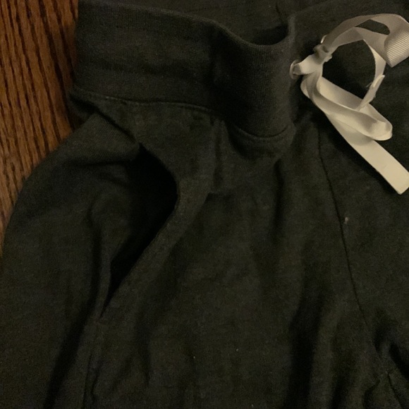 Nike Capri Tie Waist Joggers in Grey - Picture 3 of 5